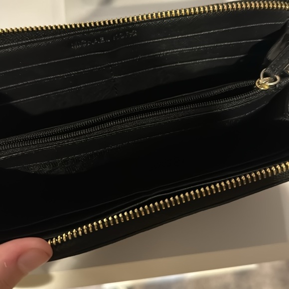 Michael Kors Wallet - Picture 2 of 5